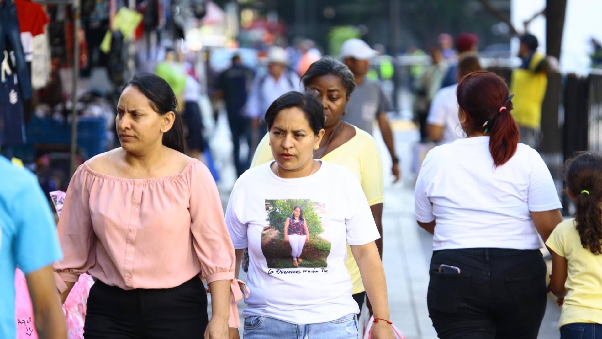 $!Mujeres hondureñas a diario se integran a sus trabajos luego de las tareas del hogar.