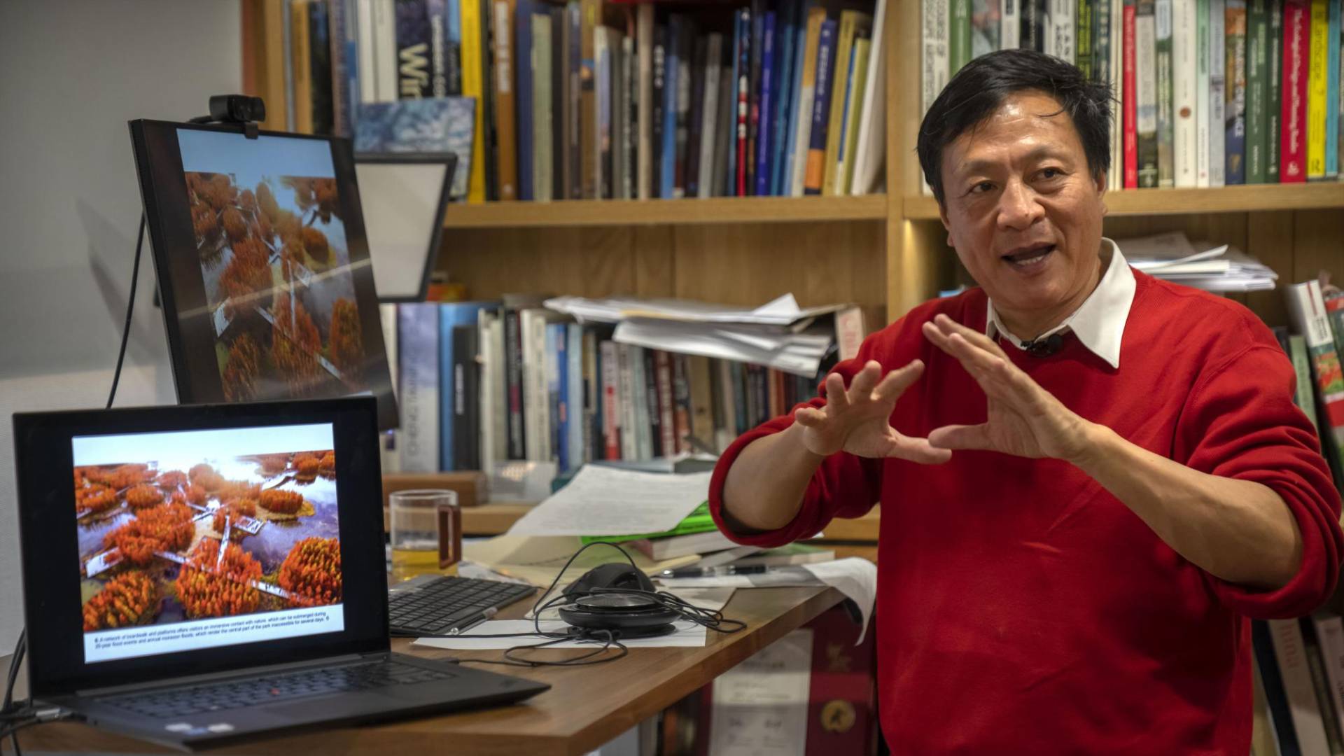 $!Kongjian Yu ha ideado cientos de “ciudades esponja” que ayudan a disipar la fuerza destructiva de las inundaciones.