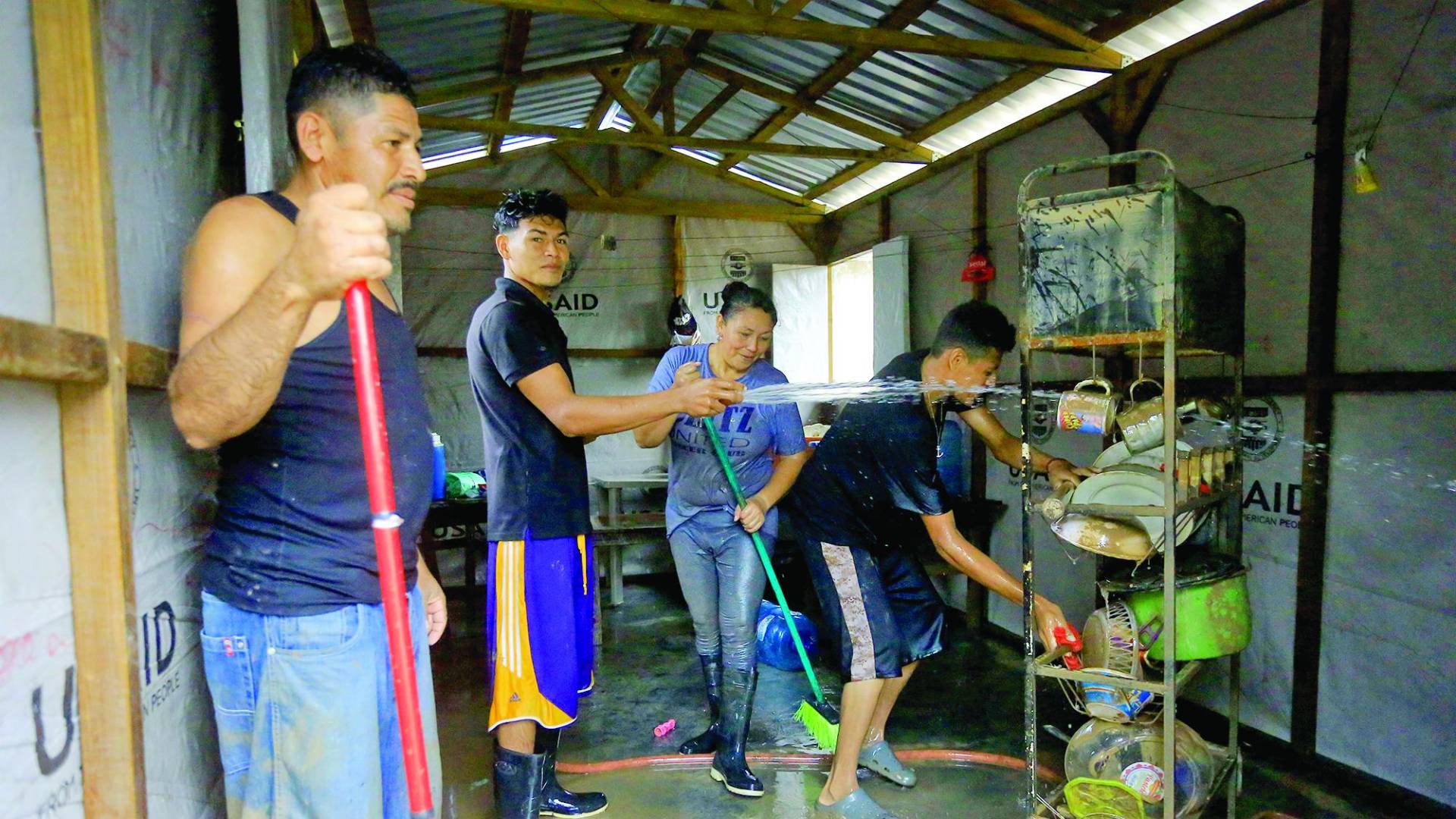 $!Afectadas más de cien familias de la colonia 17 de enero en los campos bananeros.