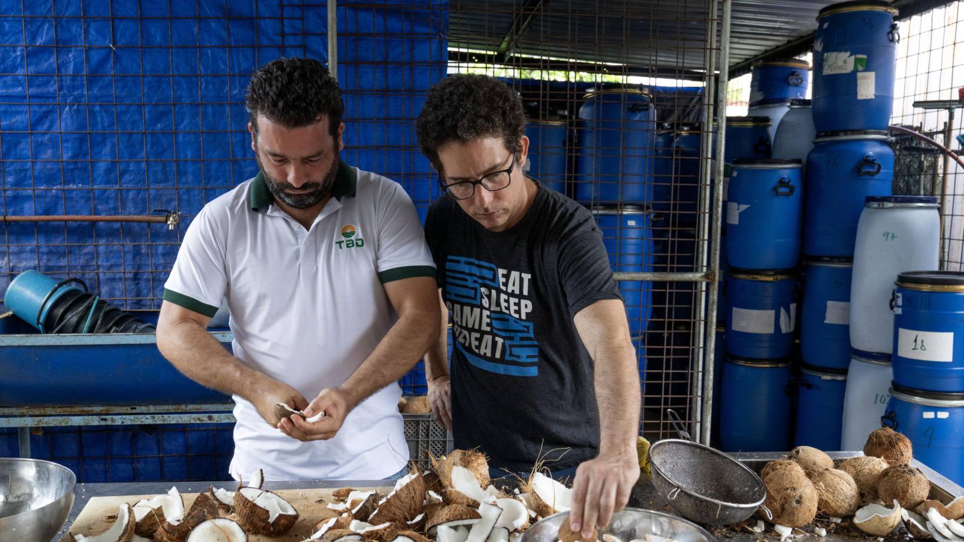 $!Los hermanos Ricardo y Óscar Fernández abrieron un negocio de alimentos secos al aliviarse las restricciones.