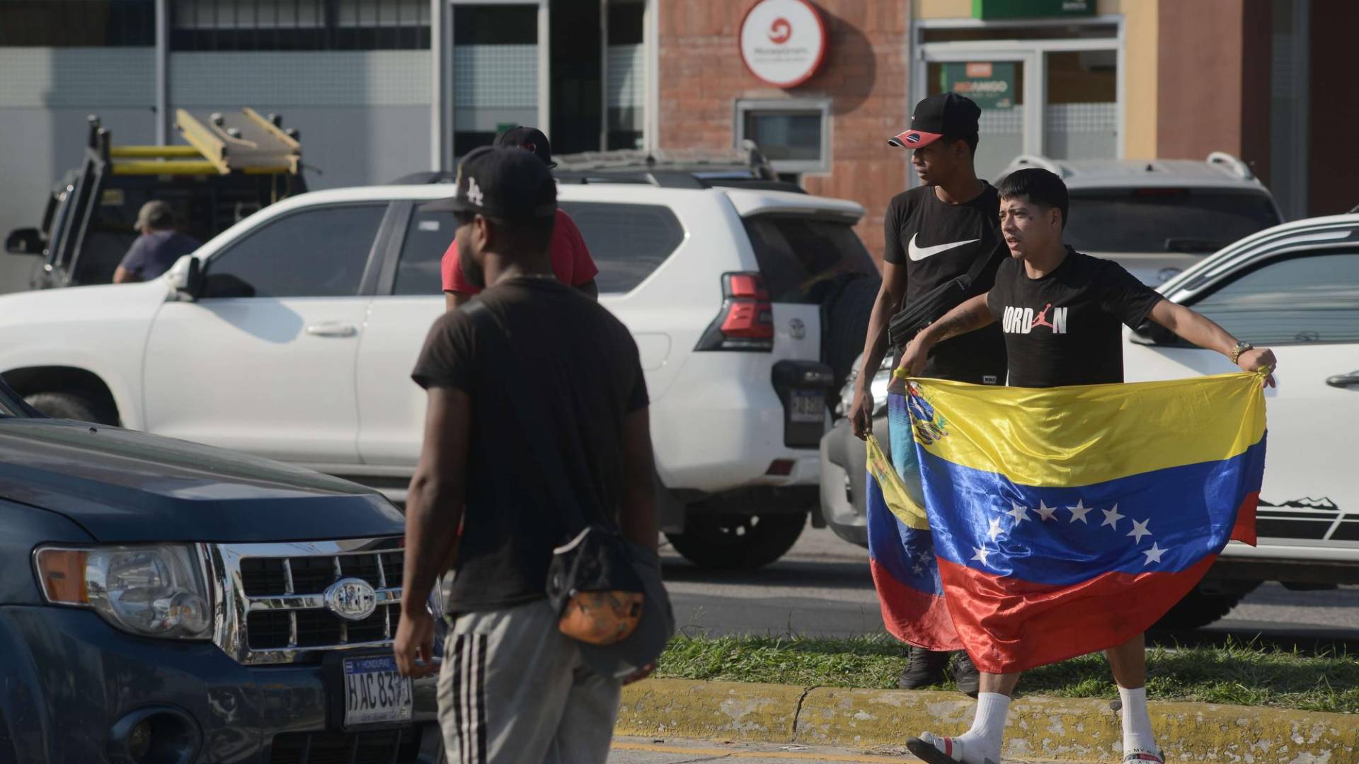 $!Crónica: Un día sobreviviendo como migrante venezolano en Honduras