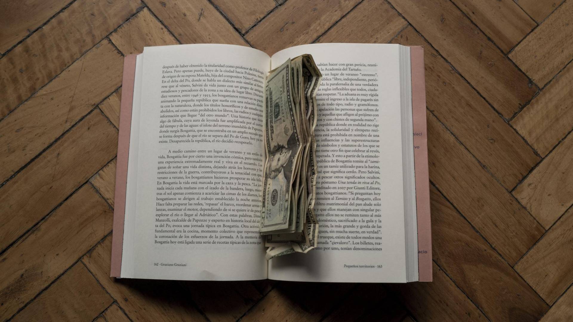 $!Para combatir la alta inflación y la caída del peso, los argentinos suelen ahorrar en dólares estadounidenses.