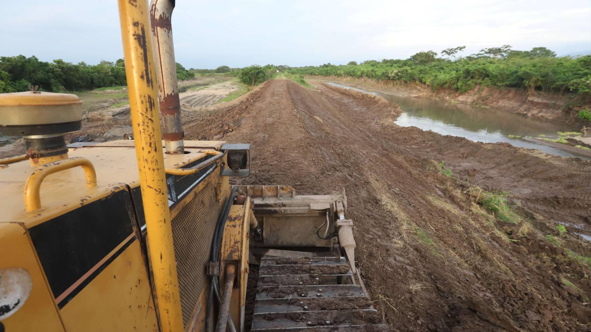 $!Bordo Canal Maya | L19,985,050 | Costó la rehabilitación de tramos en los bajos de La Lima. En la 17 de enero se abrieron nuevamente los boquetes.