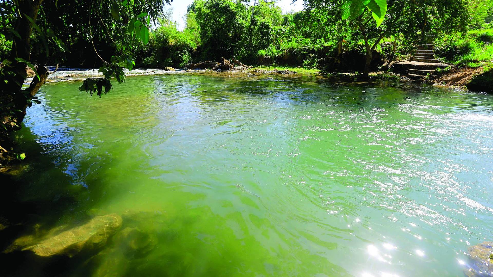 $!El río Blanco surca varias comunidades y da vida a balnearios.