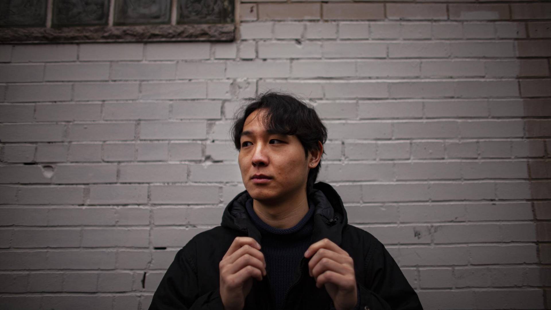 $!A Nathan Xie, ex violonchelista de Shen Yun, le dijeron que tendría que pagar ocho años de colegiatura cuando dijo que planeaba renunciar.