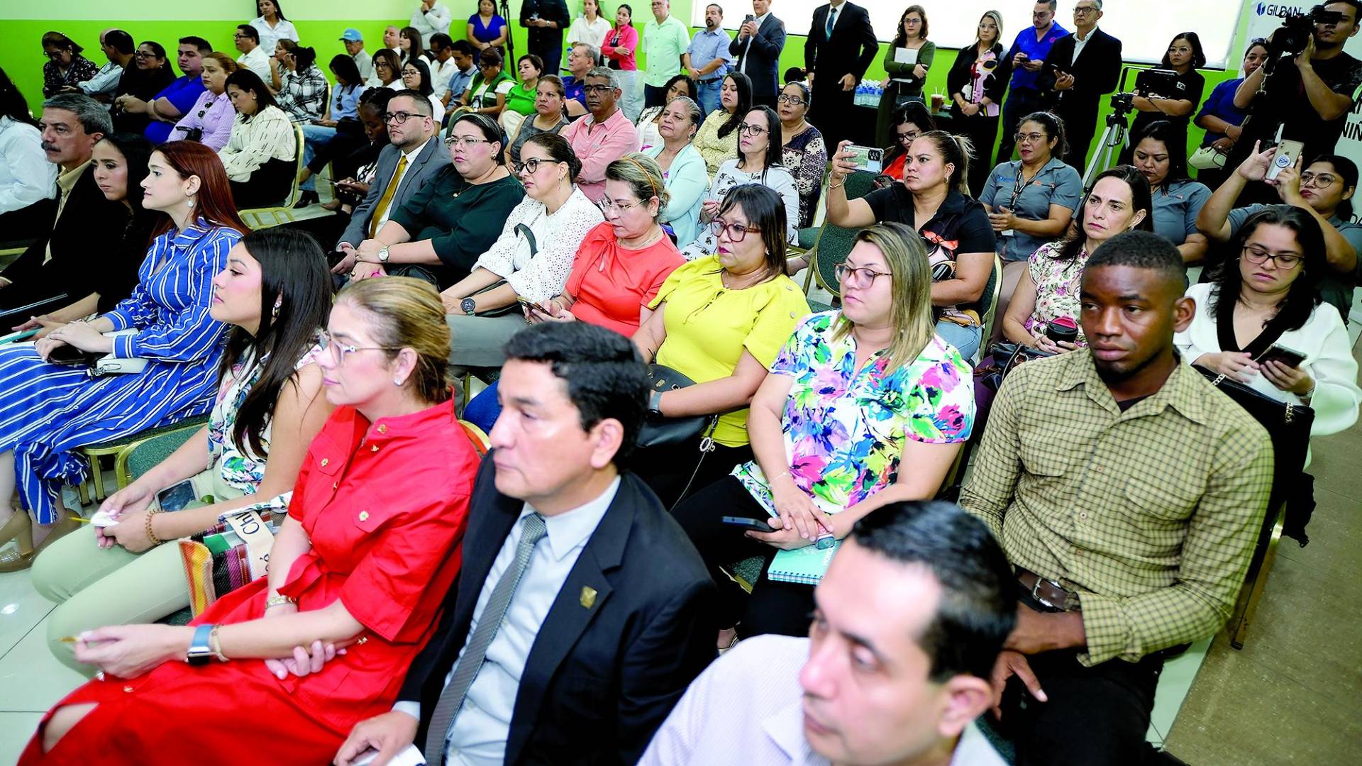 $!<b>Patrocinadores y colaboradores de la campaña pudieron conocer los objetivos del proyecto MENTE SANA.</b>