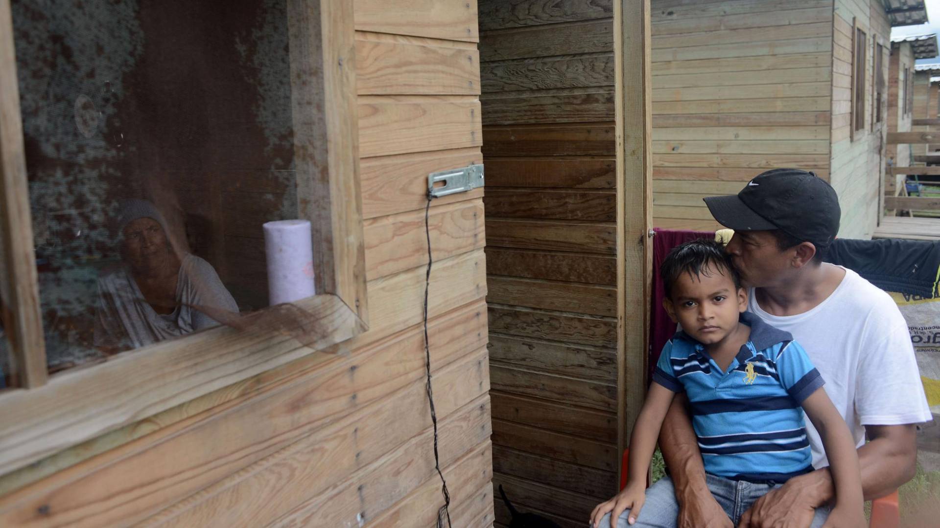 $!1,726 familias permanecen en los 34 albergues del municipio, haciendo un total de 5,947 personas.