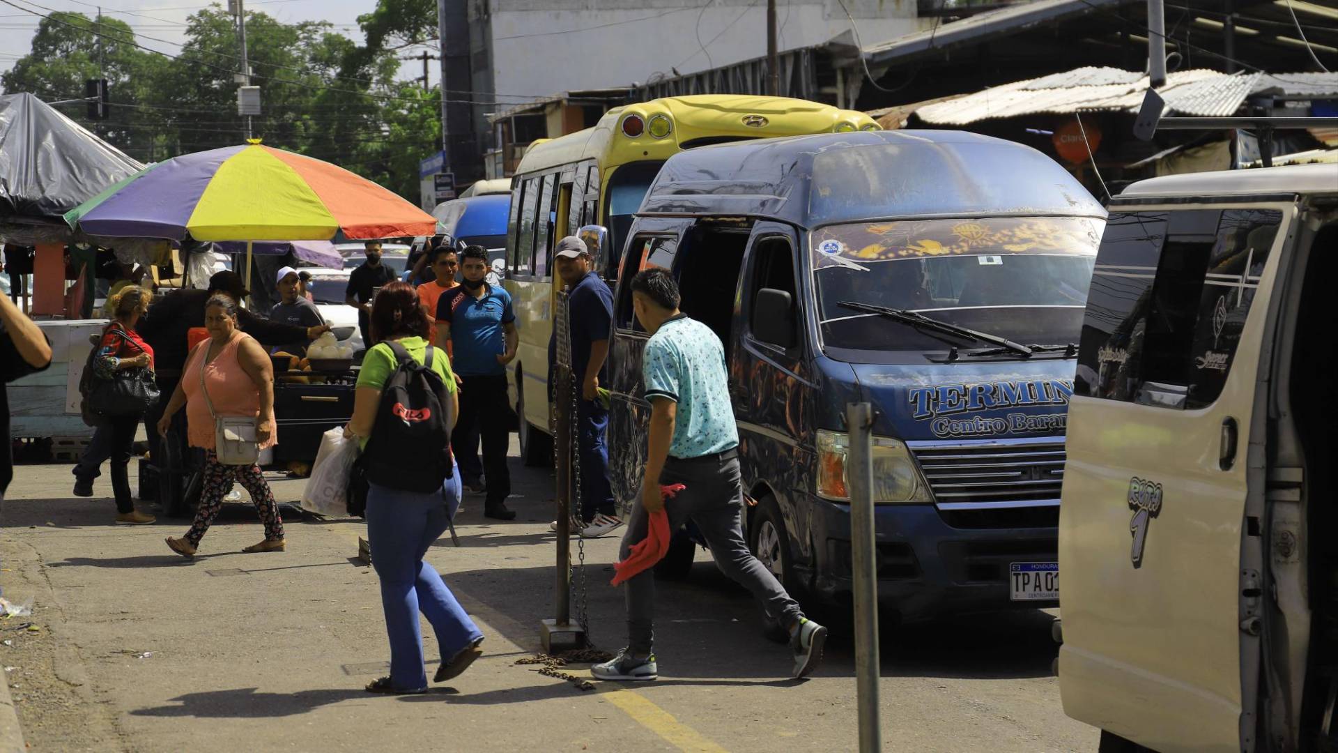 $!El compromiso de las autoridades del IHTT y de los empresarios del transporte de San Pedro Sula es tener un servicio de transporte más eficiente y ordenar la forma de operar, así como eliminar el uso de efectivo en las unidades.