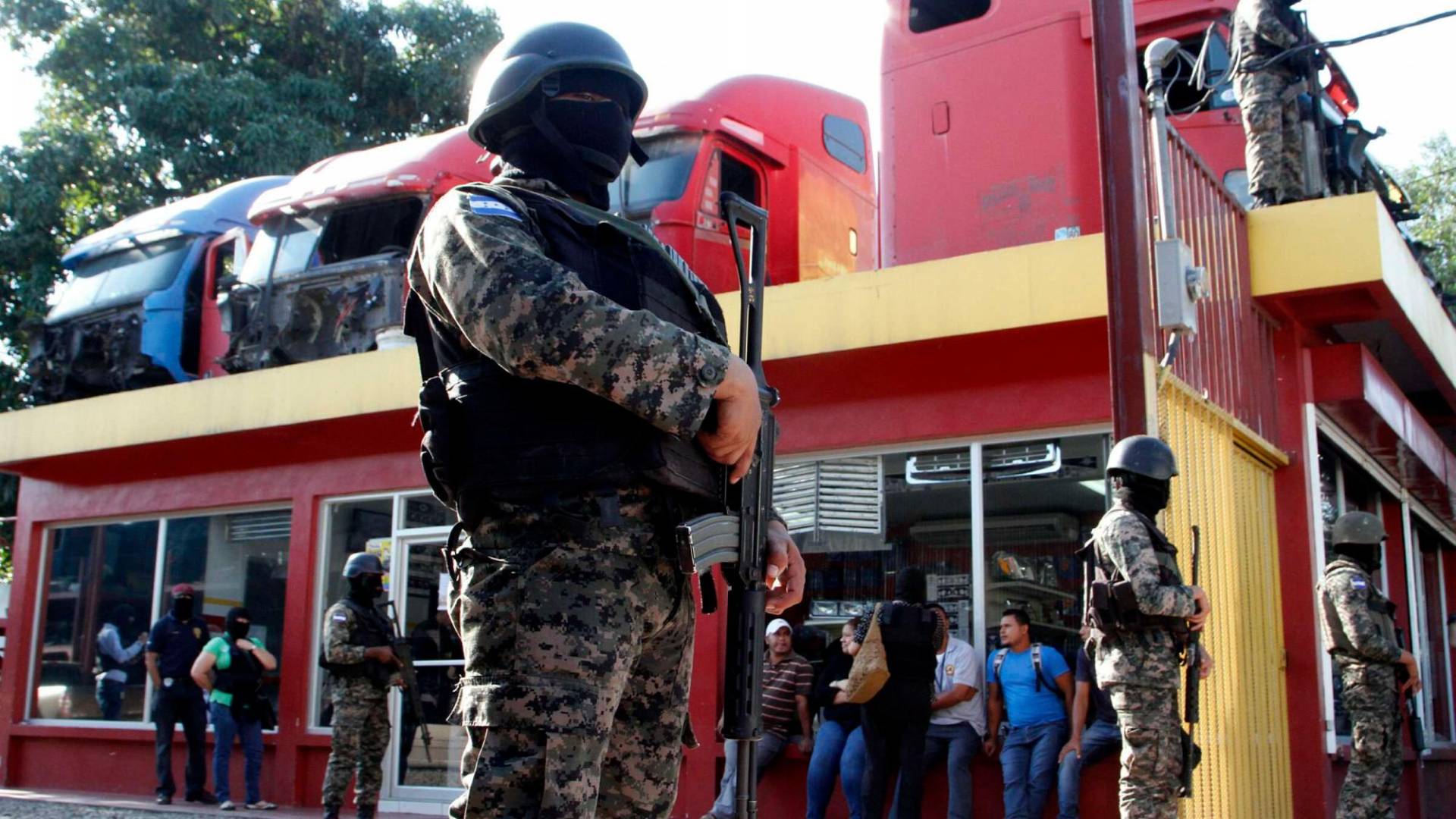 $!Empresas de transporte, yonker y cuentas bancarias fueron parte de lo asegurado a David Campbell y Alexander Mendoza en la operación Avalancha en 2016.