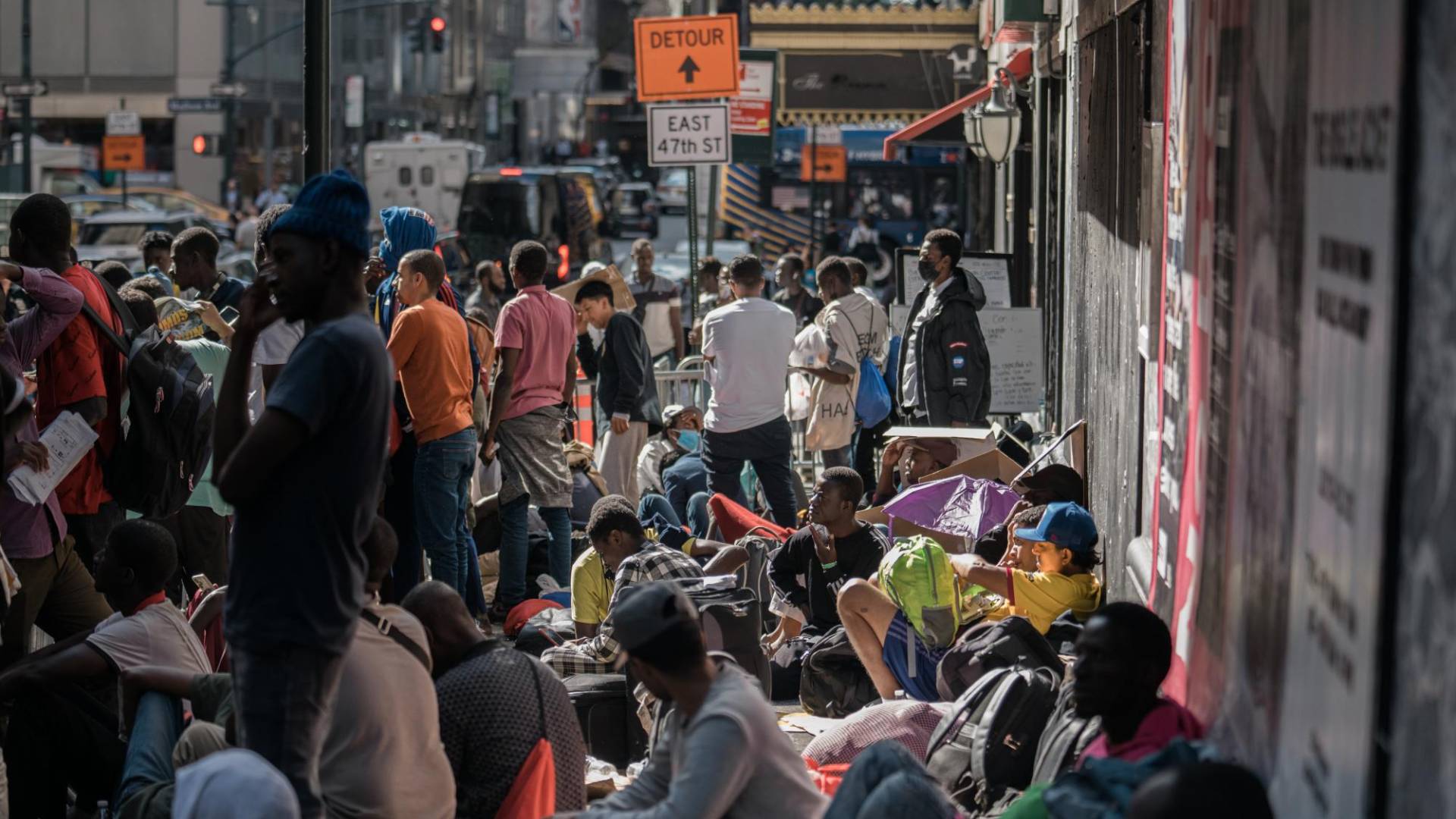$!El Hotel Roosevelt, cerca de la Estación Grand Central, procesa a los migrantes que llegan a la Ciudad.