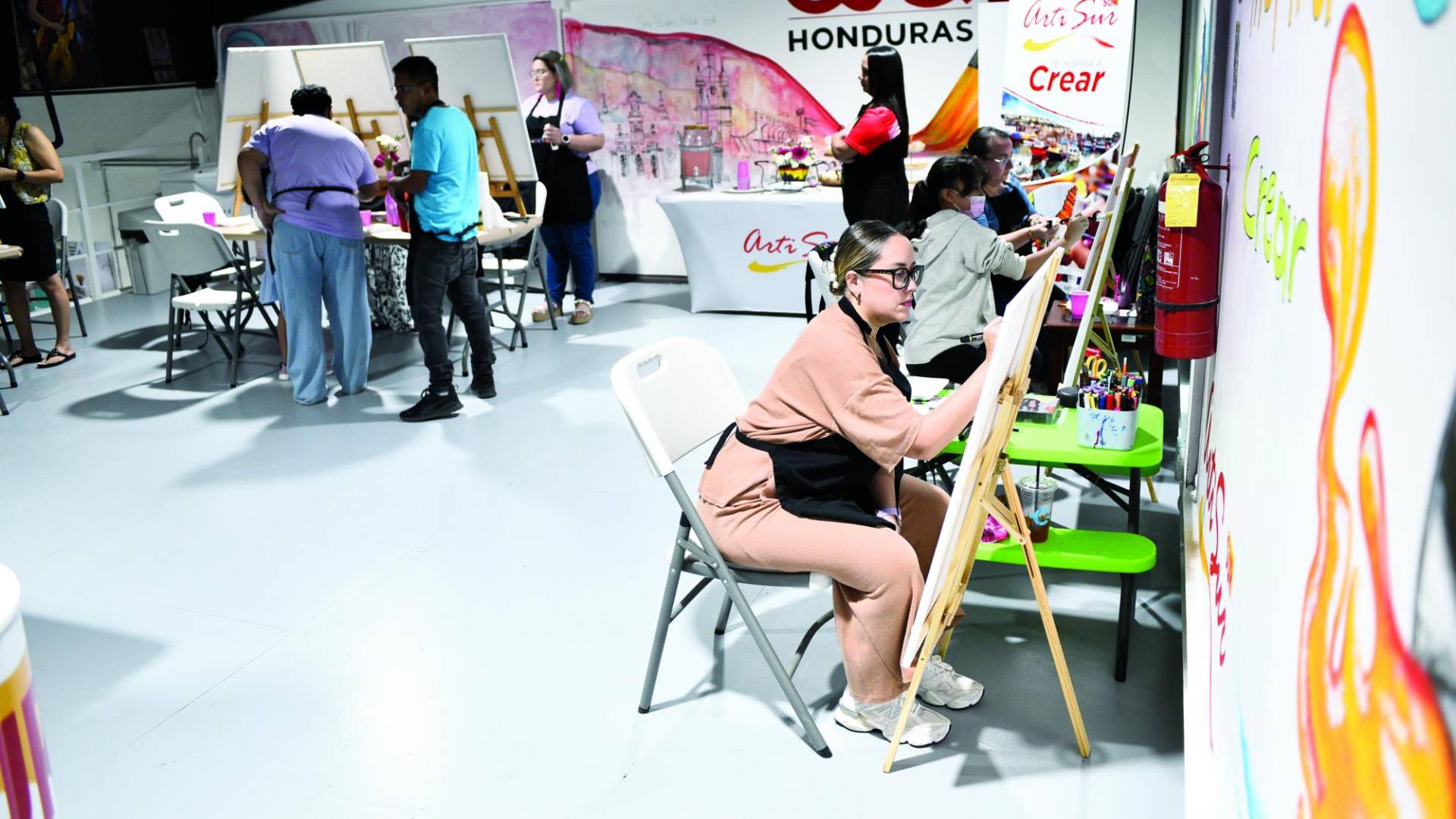 $!Las mujeres que transitan esta lucha pueden participar en un taller gratuito llamado Paint Party.