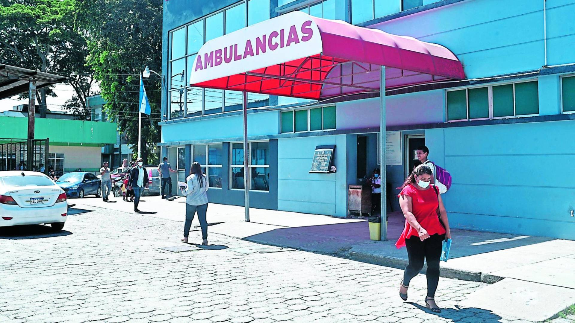 $!Cientos de pacientes llegan todos los días al hospital del Instituto del Seguro Social de San Pedro Sula (ubicado en el bulevar del norte).