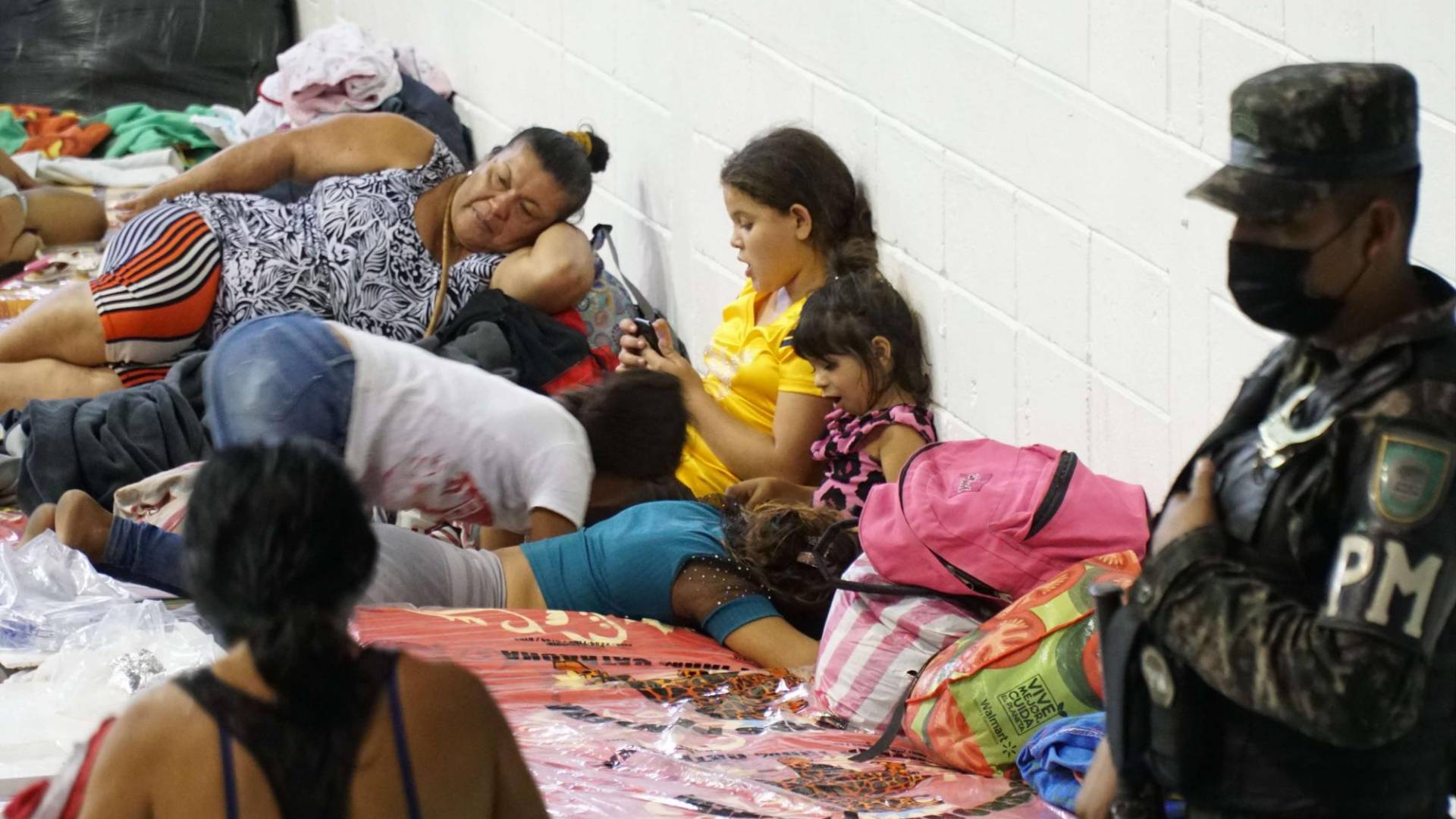 $!La situación los afecta física y mentalmente, sobre todo a quienes lo han perdido todo.