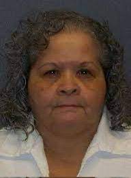 Yolanda Saldívar, asesinó a Selena el 31 de marzo de 1995, días después de que fuera descubierta de los malos manejos de efectivo del club de fans de la artista de la cual ella era presidenta.