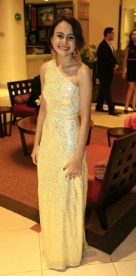 Vestidos elegantes hechos de manos hondureñas