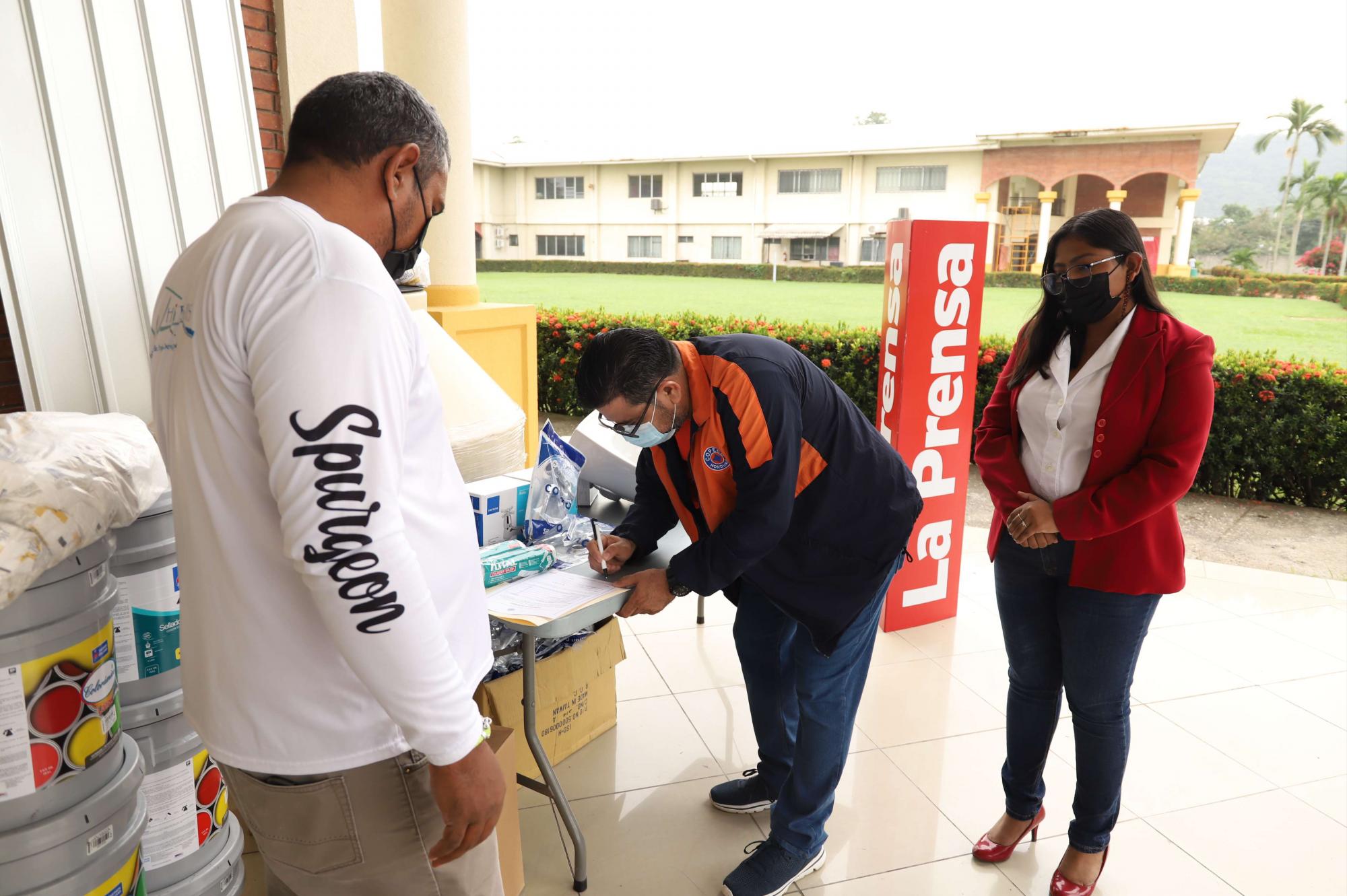 Envían a Guanaja materiales para reconstruir casas de la isla