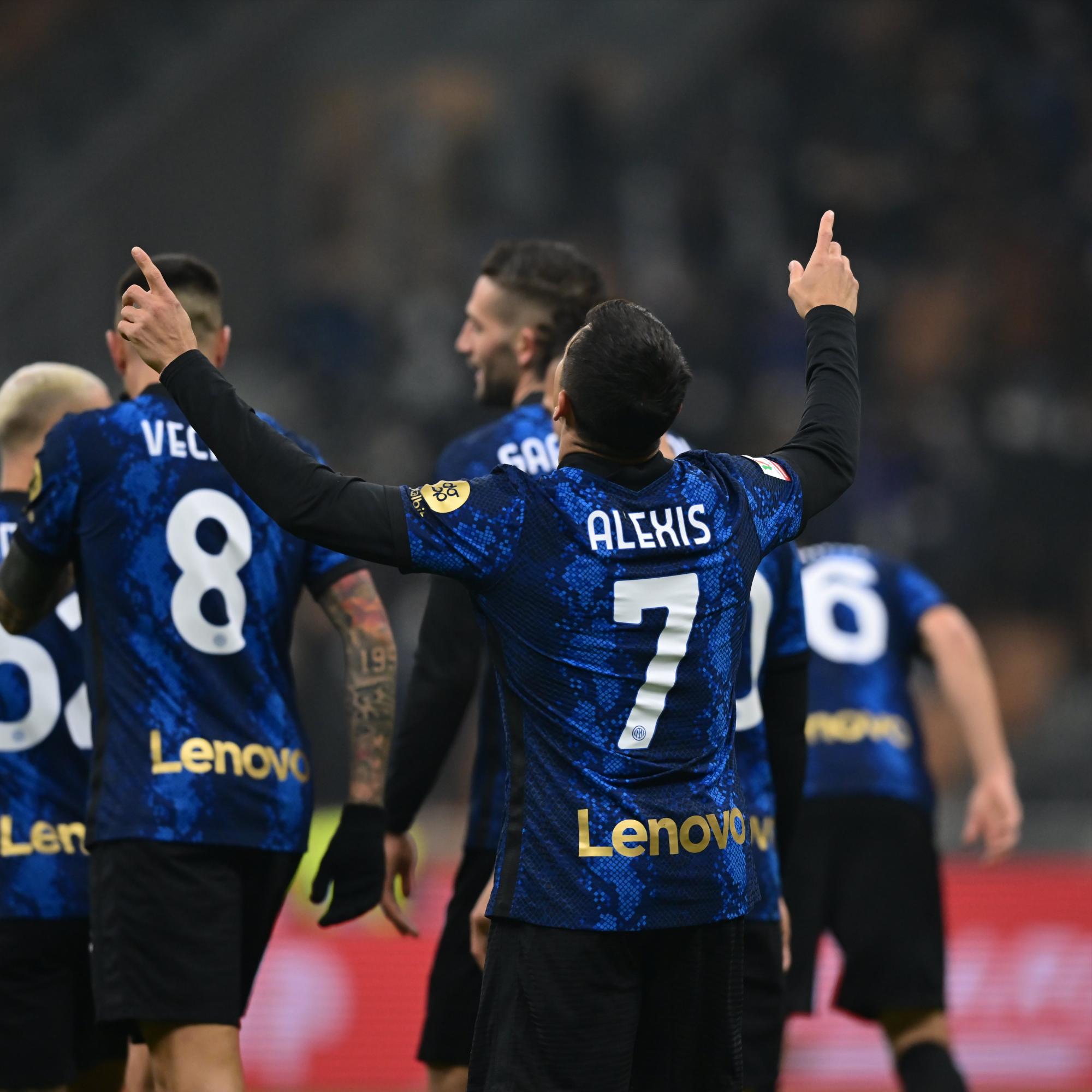 Alexis Sánchez entró de cambio y marcó el primer gol del partido.