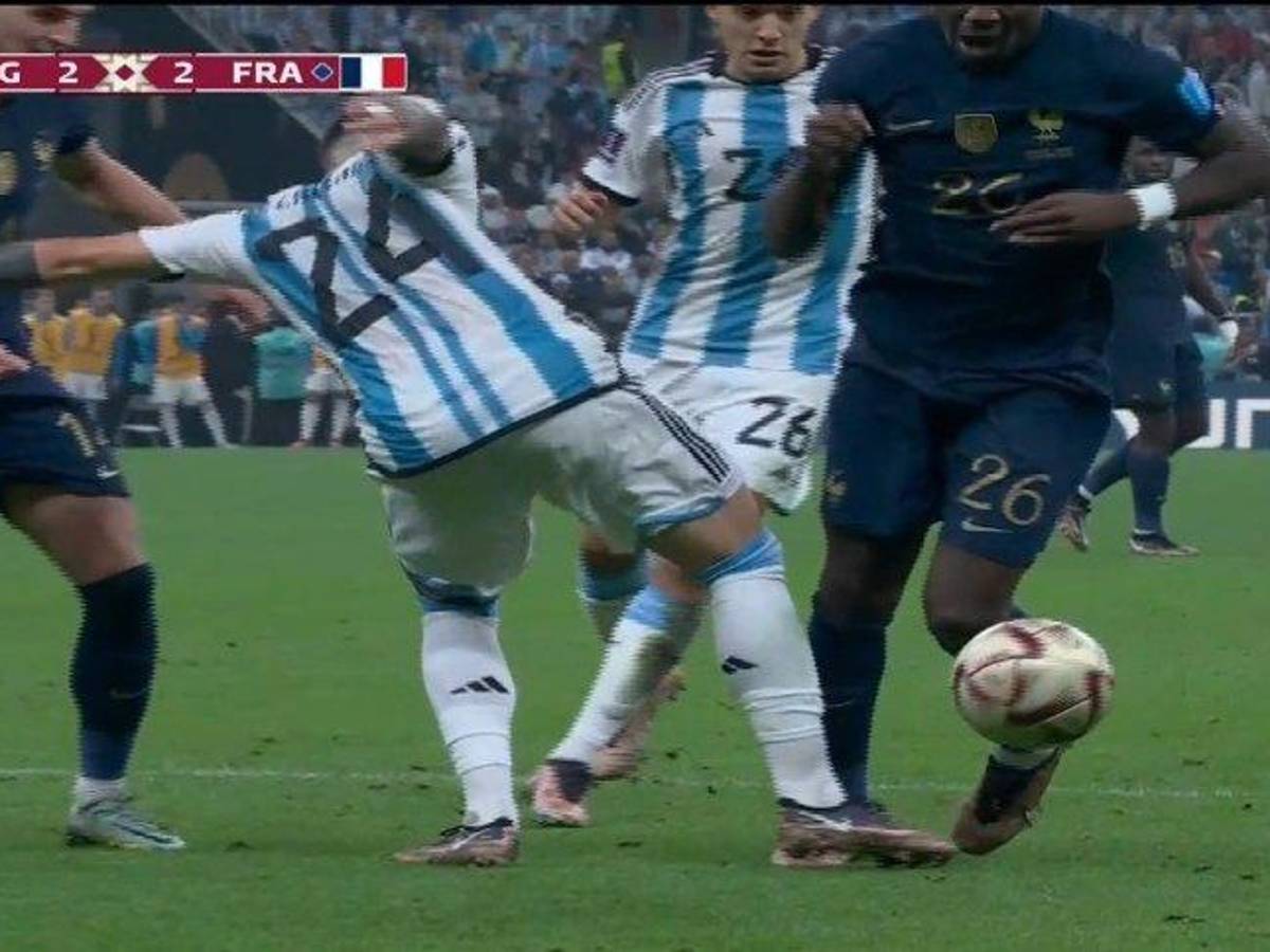 La jugada en donde el VAR le marcó un posible penal a Francia en la recta final del tiempo reglamentario.