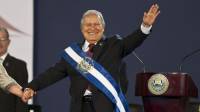 El excomandante guerrillero Salvador Sánchez Cerén, de 69 años, juró este domingo como nuevo presidente de El Salvador, inaugurando el segundo gobierno de izquierda consecutivo en el país y con el desafío de combatir las pandillas y hacer crecer la economía.