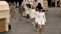 Modelos presentaron las creaciones de Chanel Alta-Costura, colección Primavera-Verano 2023-2024 durante el Paris Fashion Week en París.