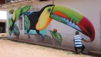 Algunos de los nuevos murales como el de los dos tucanes está reflejado en 3D, pareciera que las dos aves salen de las ventanas de una casa.