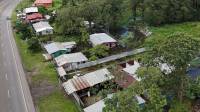 A escasos metros de la carretera CA-5 se encuentra la comunidad de La Guama, en Santa Cruz de Yojoa, donde el agua ha comenzado a alcanzar las viviendas ubicadas a la orilla de la vía.