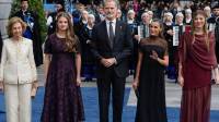 La reina Sofía, la princesa Leonor, El rey Felipe, la reina Letizia y la infanta Sofía durante la ceremonia de entrega de los Premios Princesa de Asturias, este viernes en el Teatro Campoamor de Oviedo.
