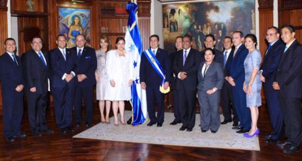 Hilda Hernández en el 2014 en la toma de posesión de su hermano, el presidente de Honduras, Juan Orlando Hernández Alvarado.