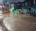 La lluvia duró menos de una hora y dejó varias zonas de Tegucigalpa inundadas.