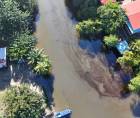 El río Lancetilla, que atraviesa el centro de Tela, amaneció el fin de semana con una mancha negra. Tras la verificación, se constató que se trataba de hidrocarburo.