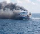 Cinco personas murieron y otras 41 aún están siendo buscadas este domingo en Indonesia después de que se registrara un incendio en un ferry con más de 200 pasajeros en medio del mar en la provincia de Java Oriental, a unos 700 kilómetros al este de Yakarta, informaron autoridades del archipiélago. EFE/EPA/BASARNAS HANDOUT