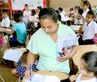 Alumnos de la escuela Miguel Paz Barahona, en la comunidad de Las Flores de Río Frío, en el Merendón, durante una actividad escolar. El centro es atendido bajo la modalidad unidocente por la maestra Duvis Rivas.