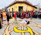 En esta mañana de Viernes Santo, los fieles católicos de Santa Rosa de Copán se congregaron en las calles de la ciudad para conmemorar la pasión y muerte de Jesucristo.