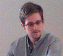 Snowden tiene información para causar 'más daño' a EUA