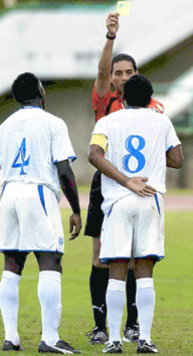 El Salvador nos amargó el debut