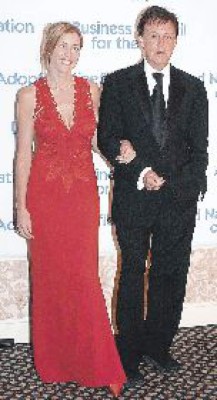 La esposa de Paul McCartney demandará a dos diarios británicos por reportes 'falsos'