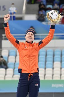 La neerlandesa Ireen Wüst ganó el oro en patinaje de velocidad sobre hielo de 1500 metros