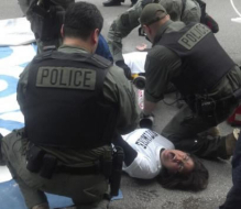 Indocumentados detenidos por reclamo a Obama por deportaciones