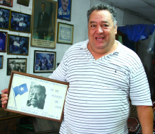 El Señor de las monturas trabaja el cuero desde que era niño