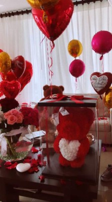 Karol G recibe romántico detalle en el Día de San Valentín