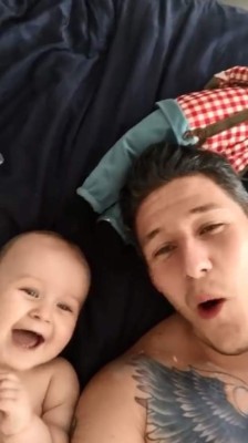 Video viral: El video de un bebé que imita a su papá enamora Facebook