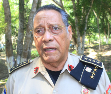 Unos 300 bomberos brindan seguridad en balnearios y playas