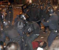 Choque entre policías y manifestantes en protestas en España