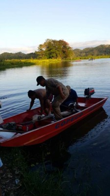 Rescatan a ocho personas que se cayeron de lancha en la laguna de Ticamaya