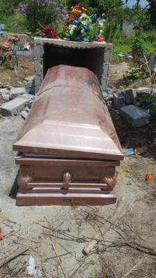 Saquean ataúd de hondureño sepultado ayer en Jutiapa