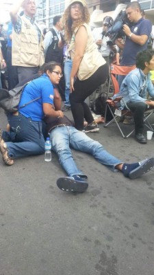 Bloquean paso a indignados en huelga de hambre