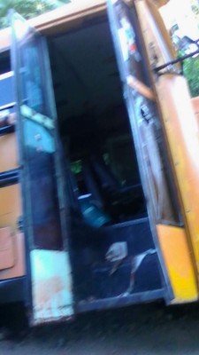 Reportan un muerto en ataque armado a un bus en Santa Bárbara  