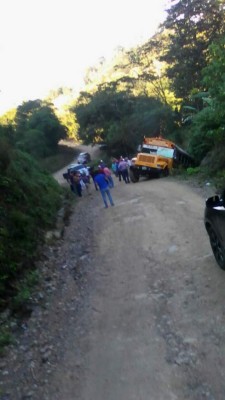 Reportan un muerto en ataque armado a un bus en Santa Bárbara  
