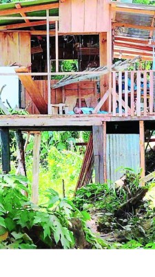 Sicarios en motocicleta acribillan a carpintero en Santa Cruz de Yojoa