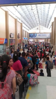 Terminal de Buses luce abarrotada en San Pedro Sula